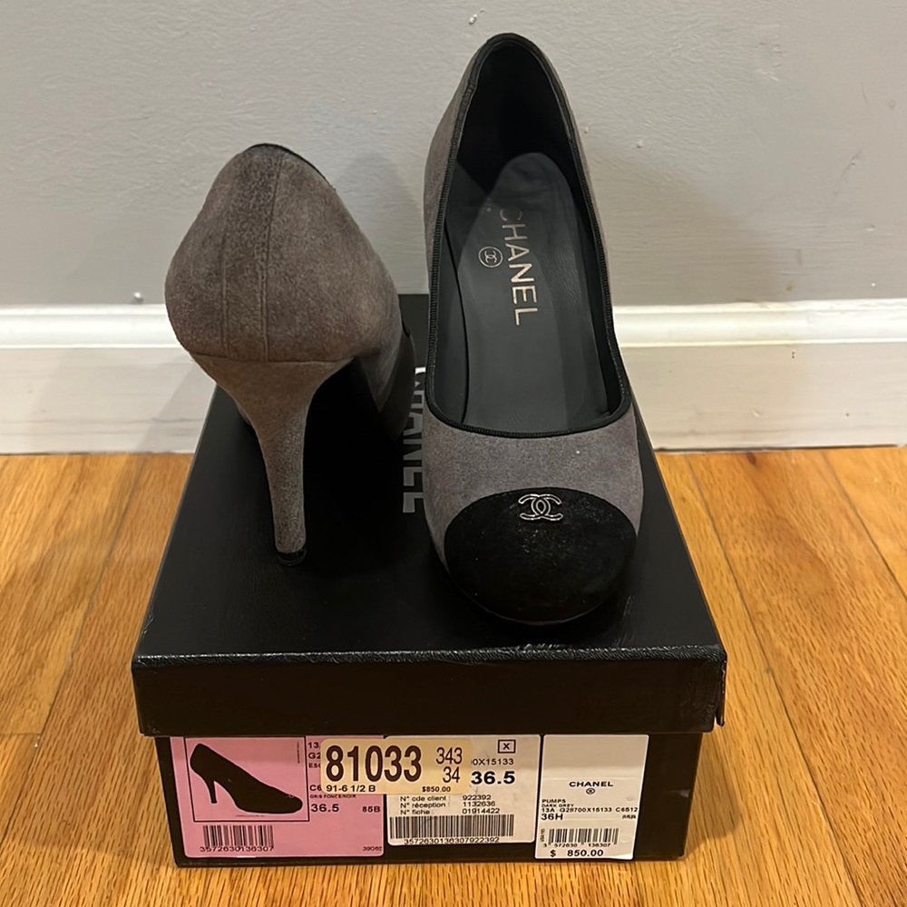 Women Chanel pumps